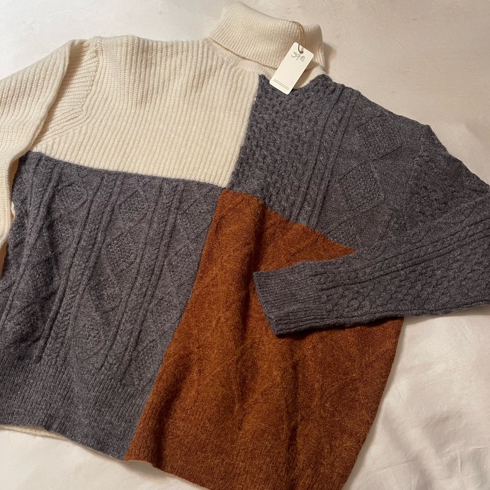 Colorblock turtleneck